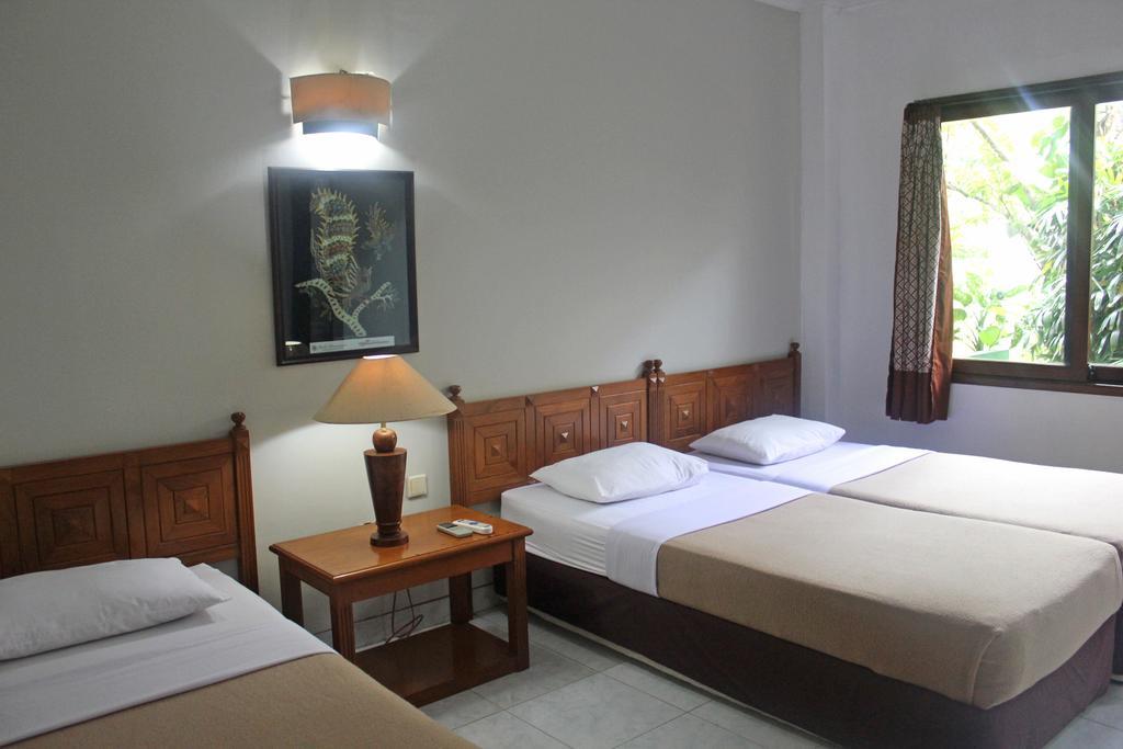 Hotel Winotosastro Garden Yogyakarta Room photo