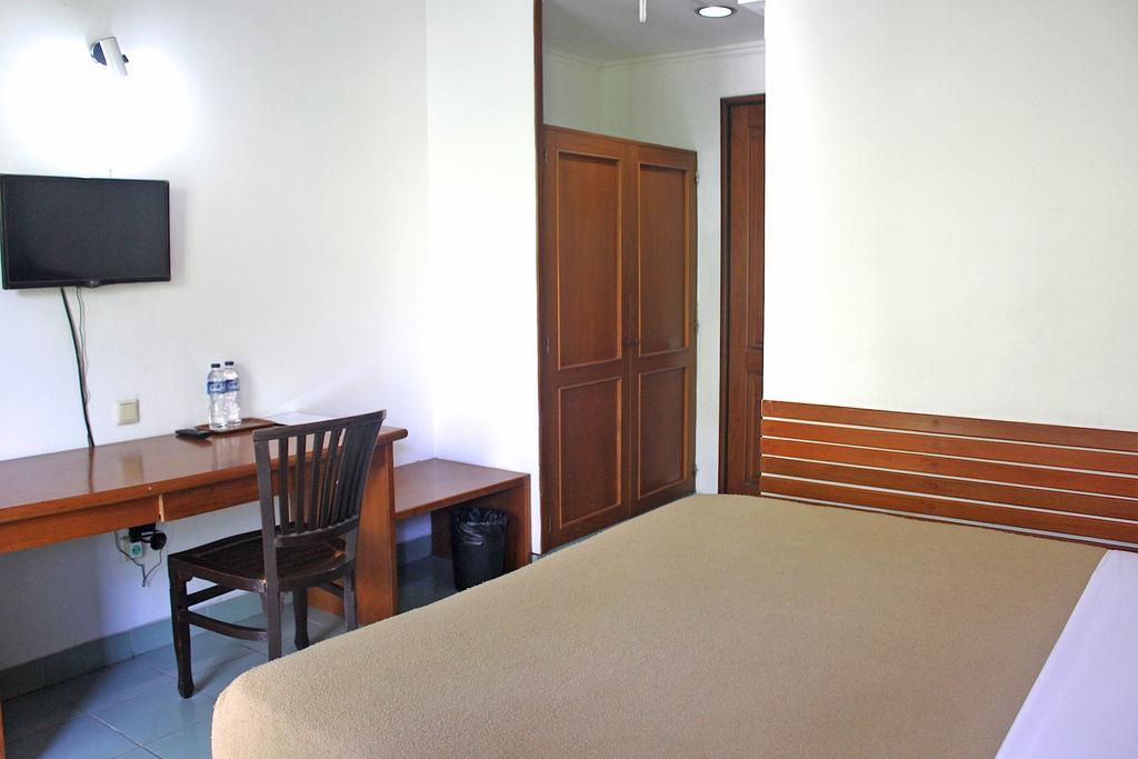 Hotel Winotosastro Garden Yogyakarta Exterior photo